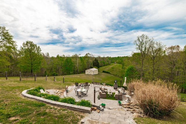 1103 Johnny Spears Rd, Westmoreland, TN 37186