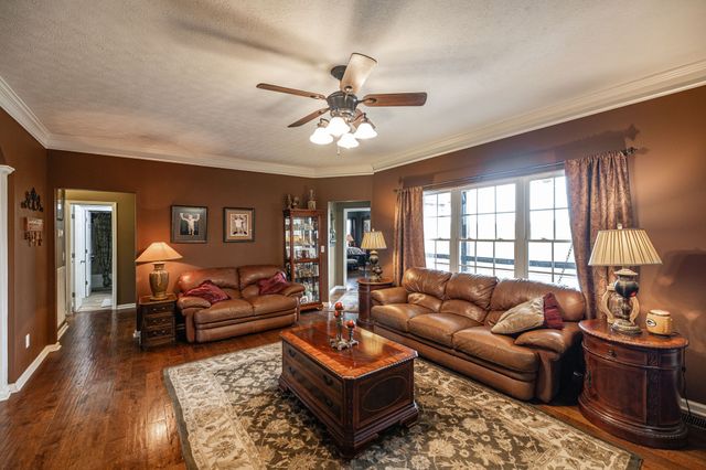 1103 Johnny Spears Rd, Westmoreland, TN 37186