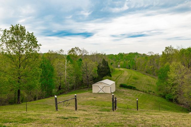 1103 Johnny Spears Rd, Westmoreland, TN 37186