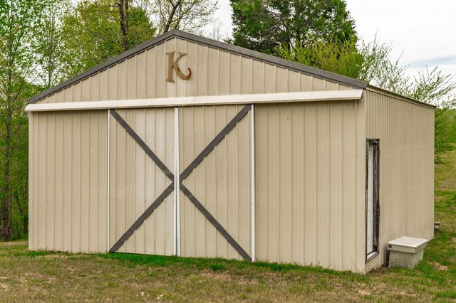 1103 Johnny Spears Rd, Westmoreland, TN 37186