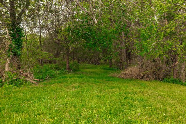 1103 Johnny Spears Rd, Westmoreland, TN 37186