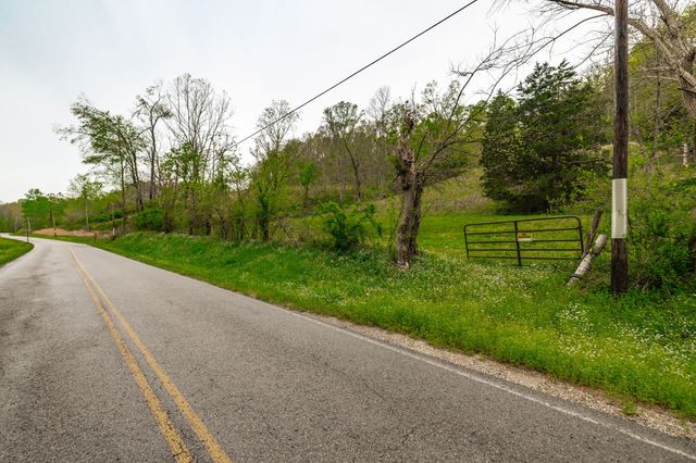 1103 Johnny Spears Rd, Westmoreland, TN 37186