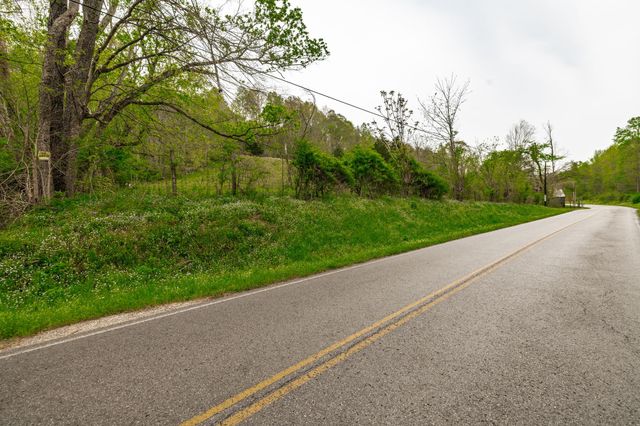 1103 Johnny Spears Rd, Westmoreland, TN 37186