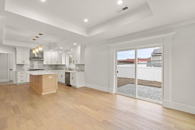 44 Buffington St, Attleboro, MA 02703