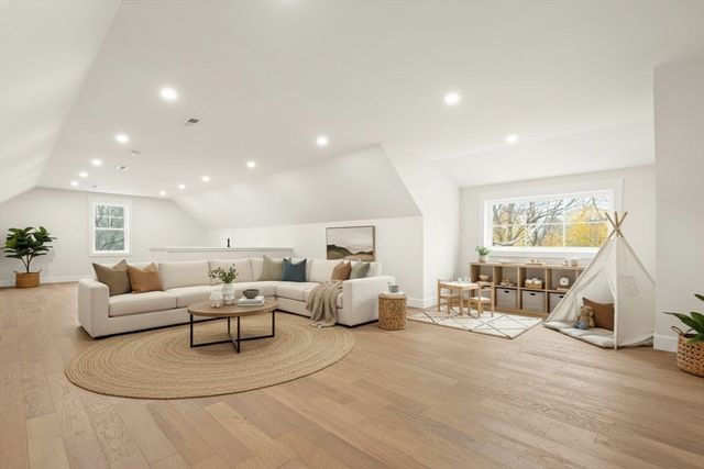 44 Buffington St, Attleboro, MA 02703