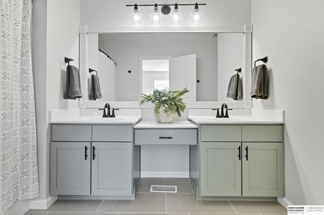 19026 Ontario Street, Omaha, NE 68130