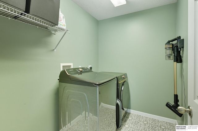 19026 Ontario Street, Omaha, NE 68130