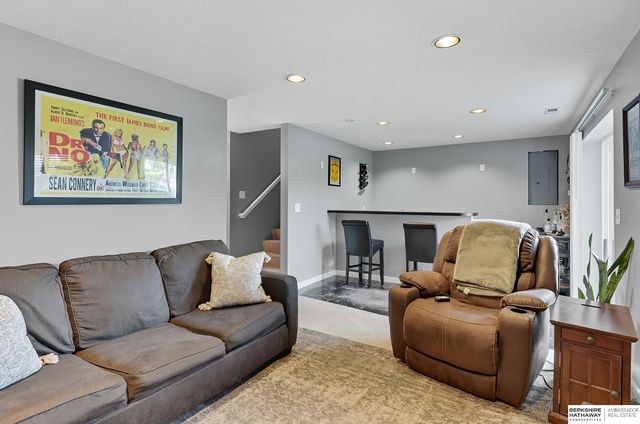 19026 Ontario Street, Omaha, NE 68130