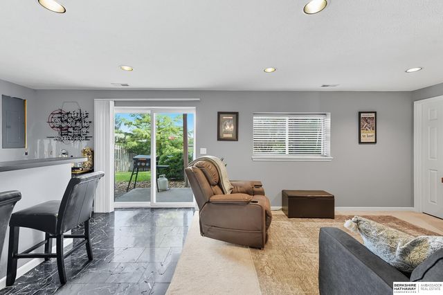 19026 Ontario Street, Omaha, NE 68130