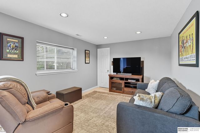 19026 Ontario Street, Omaha, NE 68130