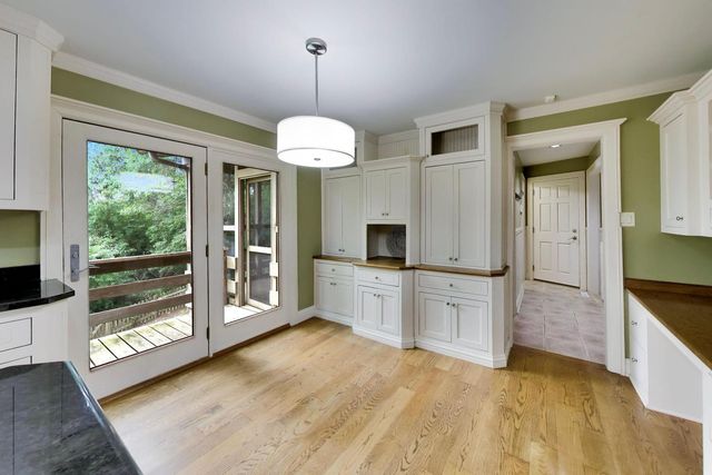 24283 N GRANDVIEW Drive, Lake Barrington, IL 60010