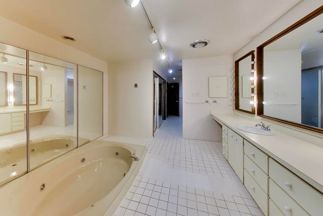 24283 N GRANDVIEW Drive, Lake Barrington, IL 60010