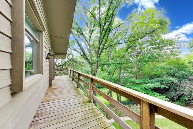 24283 N GRANDVIEW Drive, Lake Barrington, IL 60010