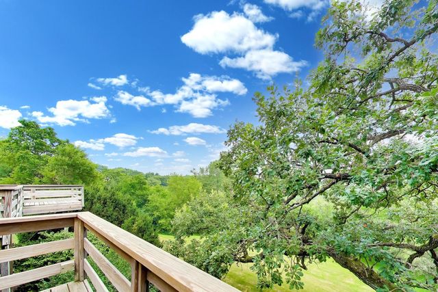 24283 N GRANDVIEW Drive, Lake Barrington, IL 60010