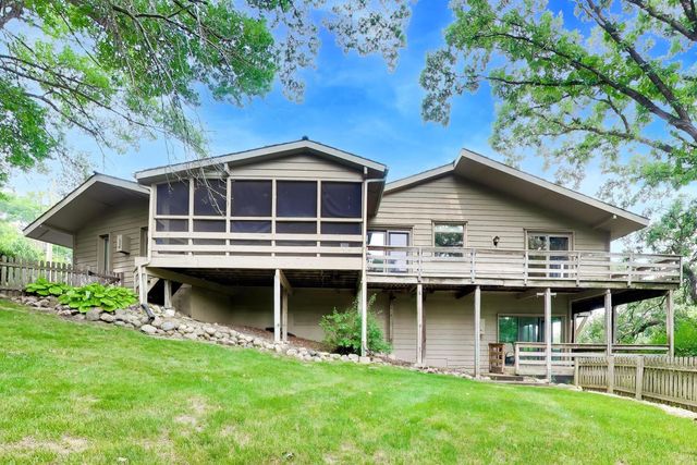 24283 N GRANDVIEW Drive, Lake Barrington, IL 60010