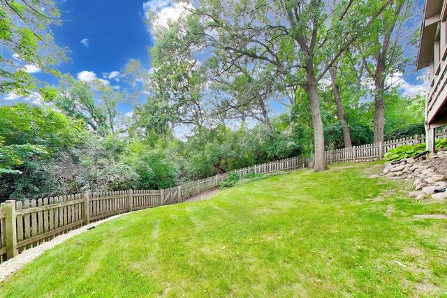 24283 N GRANDVIEW Drive, Lake Barrington, IL 60010
