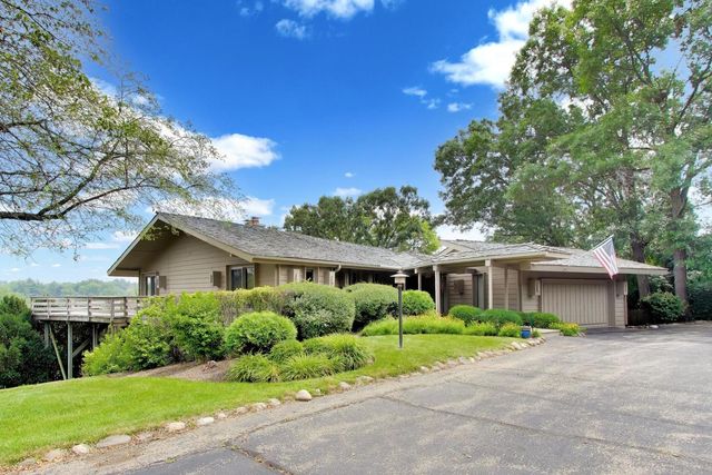 24283 N GRANDVIEW Drive, Lake Barrington, IL 60010