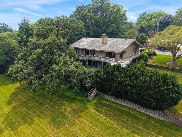 24283 N GRANDVIEW Drive, Lake Barrington, IL 60010