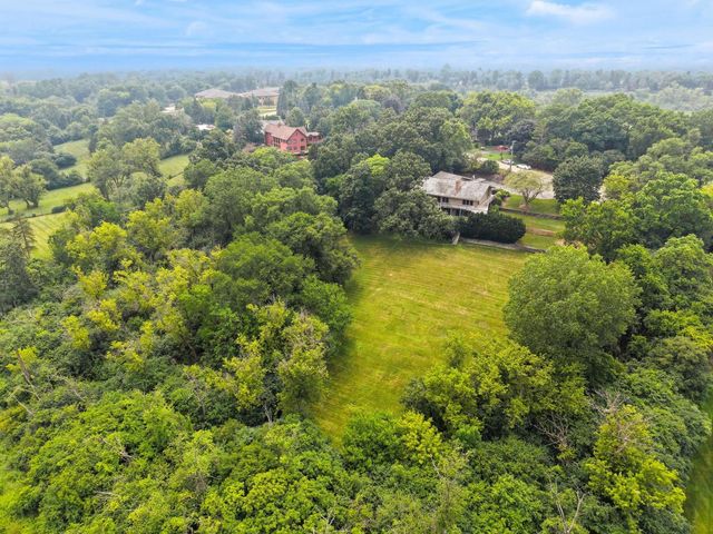 24283 N GRANDVIEW Drive, Lake Barrington, IL 60010