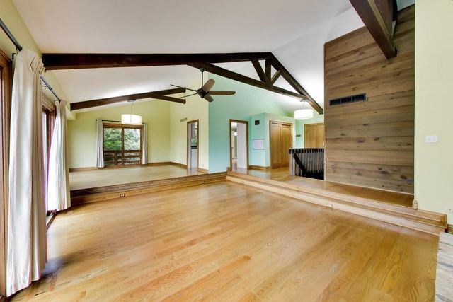 24283 N GRANDVIEW Drive, Lake Barrington, IL 60010