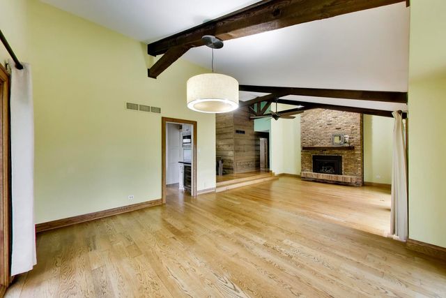 24283 N GRANDVIEW Drive, Lake Barrington, IL 60010