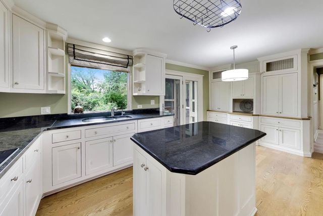 24283 N GRANDVIEW Drive, Lake Barrington, IL 60010