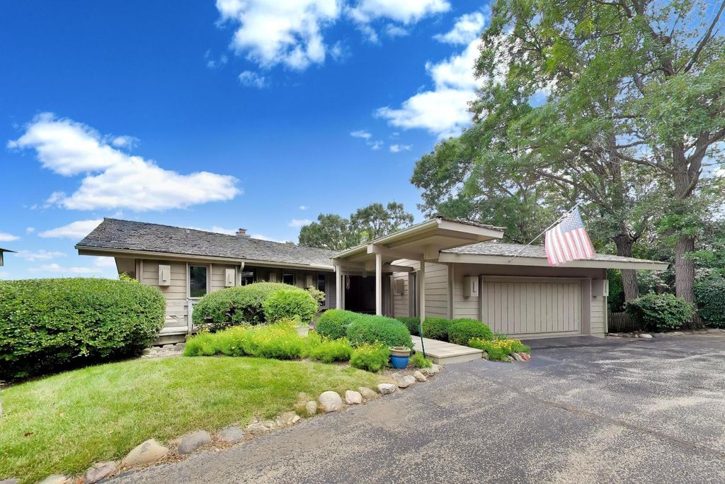 24283 N GRANDVIEW Drive, Lake Barrington, IL 60010