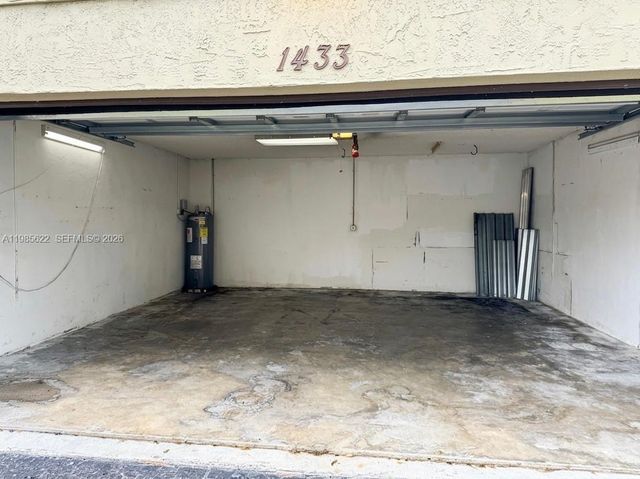 1433 Kittiwake Ct, Homestead, FL 33035