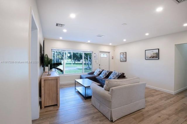 236 NE 1st St, Dania Beach, FL 33004