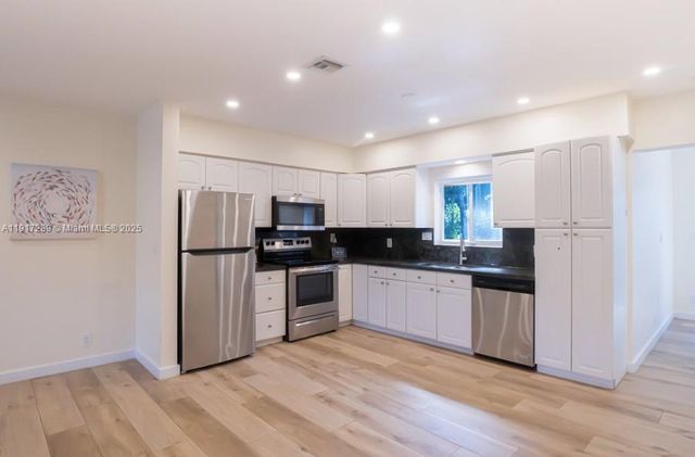 236 NE 1st St, Dania Beach, FL 33004