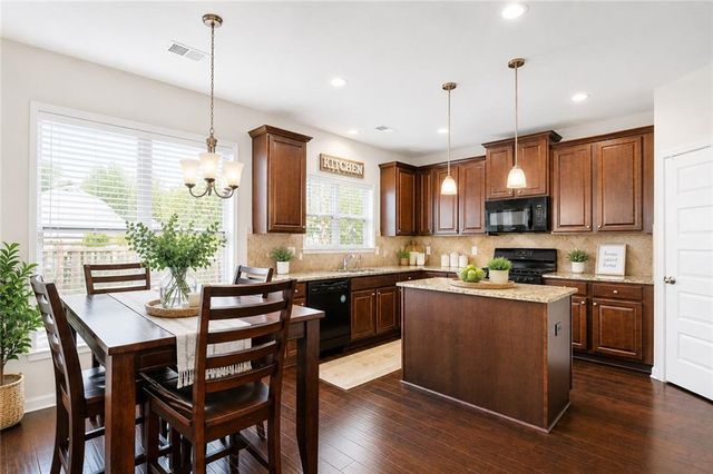 2748 Village Park Drive E, Ellenwood, GA 30294