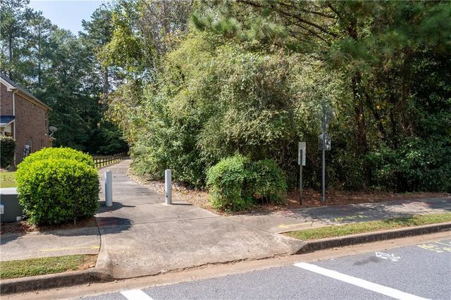 2748 Village Park Drive E, Ellenwood, GA 30294