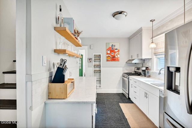 942 Myrtle Avenue, Albany, NY 12208