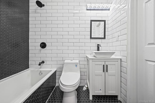 10415 202nd Street, Hollis, NY 11412