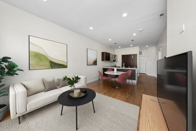 1636 N Rockwell Street 401, Chicago, IL 60647
