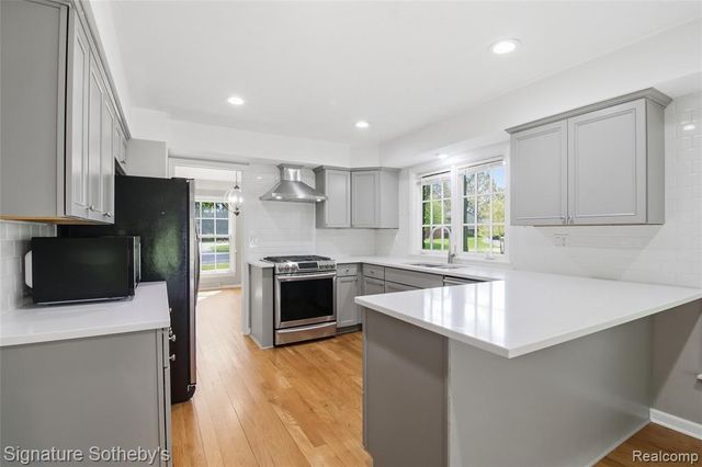 4576 Wagon Wheel Drive, Bloomfield Hills, MI 48301