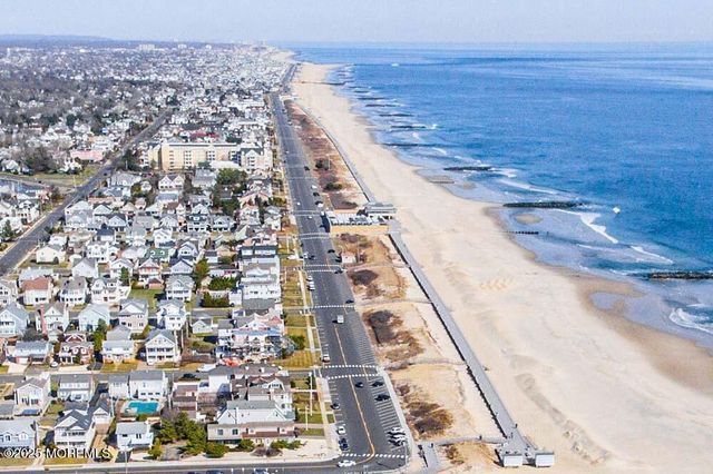 24 Old Mill Court, Wall, NJ 07719