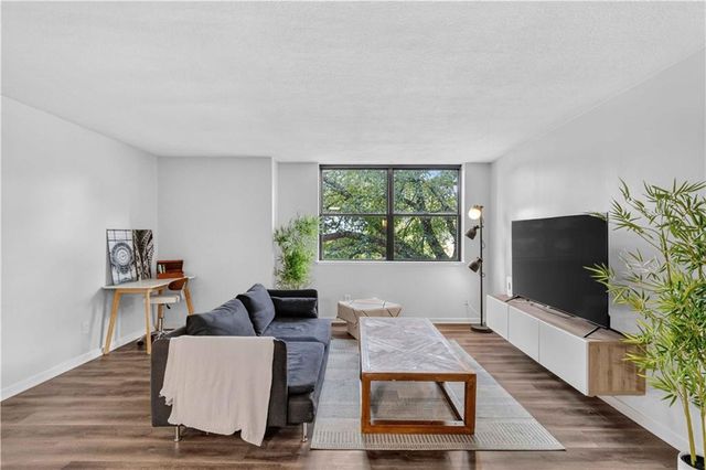 2965 Pharr Court South NW 319, Atlanta, GA 30305