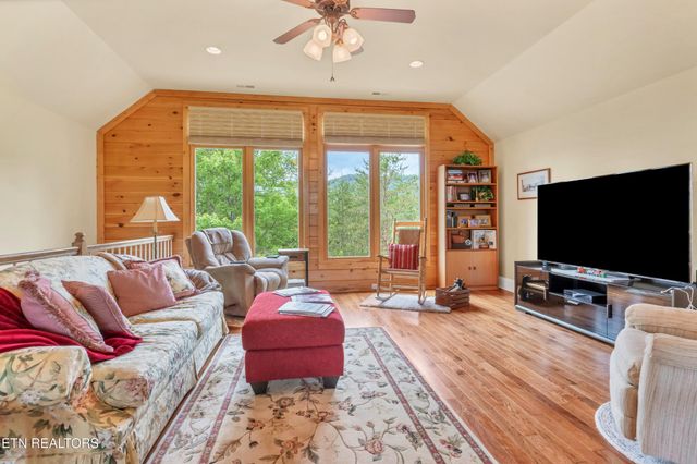 670 Hawk View Drive, Townsend, TN 37882