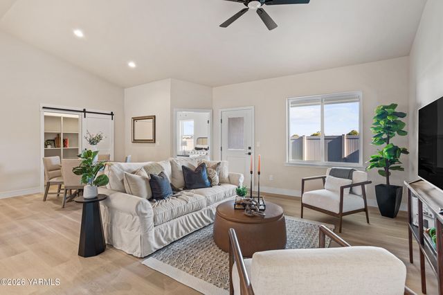 2521 S 47th Ave, Yakima, WA 98903