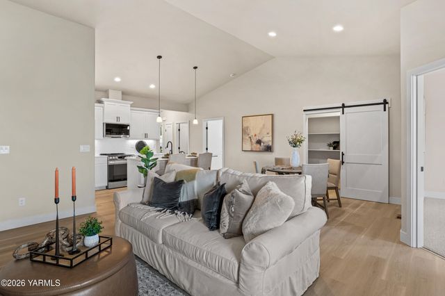 2521 S 47th Ave, Yakima, WA 98903