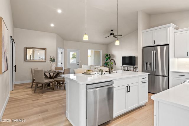 2521 S 47th Ave, Yakima, WA 98903