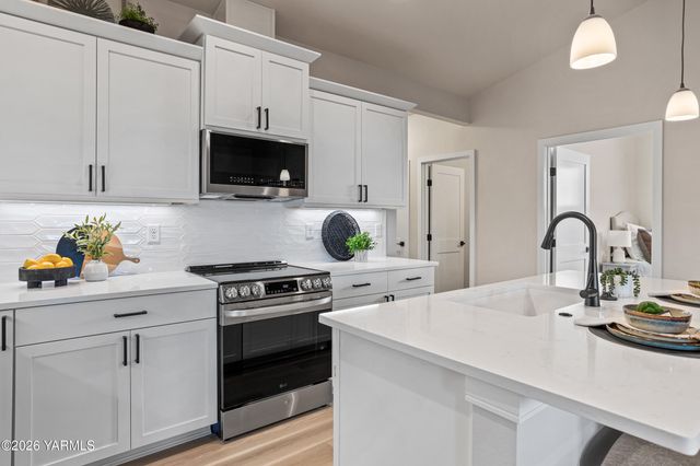 2521 S 47th Ave, Yakima, WA 98903