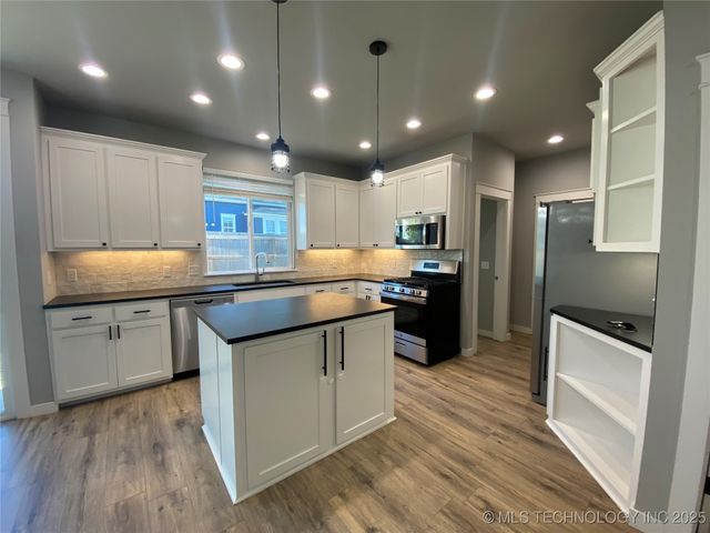 303 S Atoka Avenue, Coweta, OK 74429