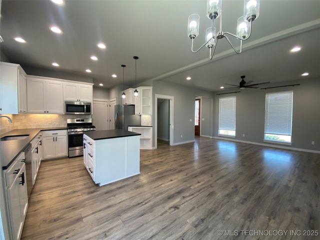 303 S Atoka Avenue, Coweta, OK 74429