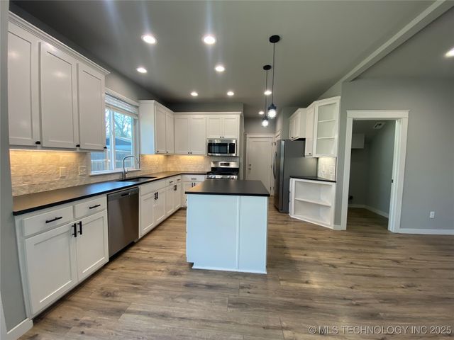 303 S Atoka Avenue, Coweta, OK 74429