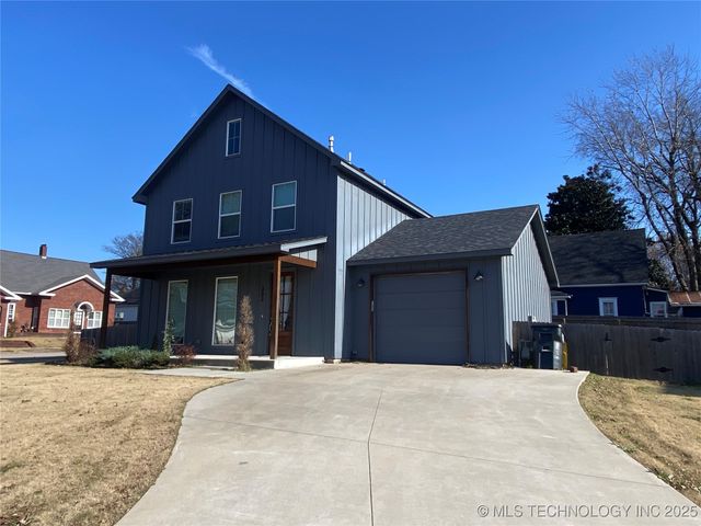 303 S Atoka Avenue, Coweta, OK 74429