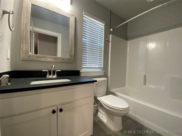 303 S Atoka Avenue, Coweta, OK 74429