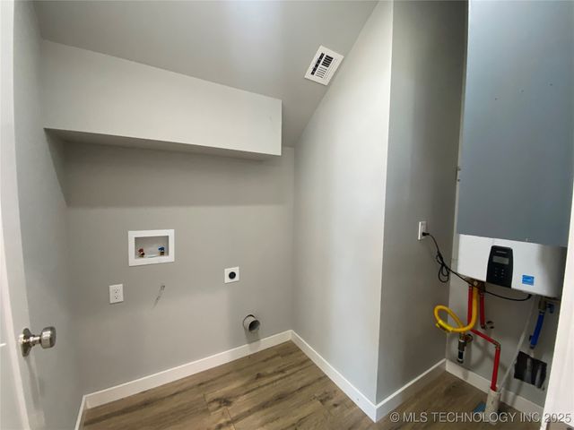 303 S Atoka Avenue, Coweta, OK 74429