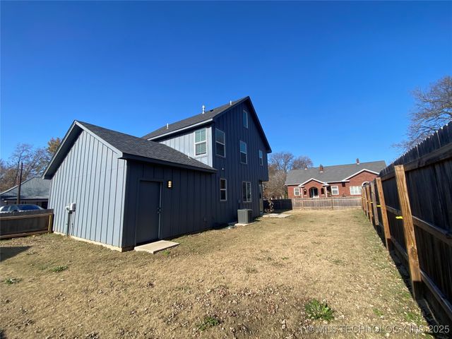 303 S Atoka Avenue, Coweta, OK 74429